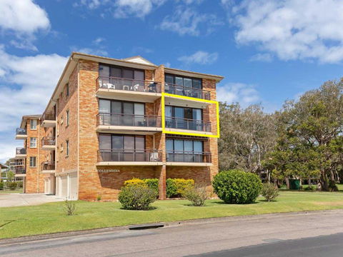 4 Collendina 19 Kurrawa Close Fantastic Water Views & Sea Breezes - New South Wales Tourism  1