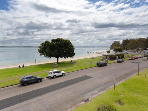4 Collendina 19 Kurrawa Close Fantastic Water Views & Sea Breezes - New South Wales Tourism  2