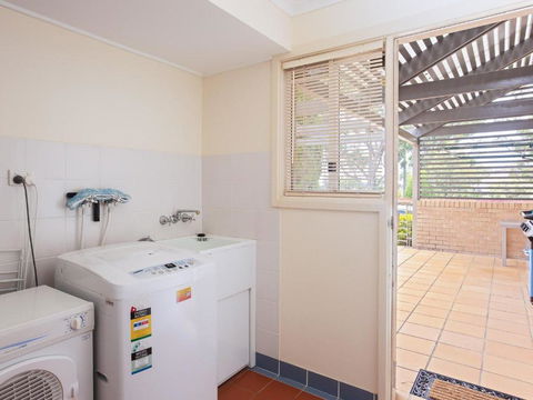 3 The Clippers 131 Soldiers Point Road Fabulous Waterfront Unit - New South Wales Tourism  4