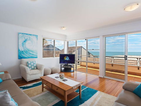 3 The Clippers 131 Soldiers Point Road Fabulous Waterfront Unit - New South Wales Tourism  1