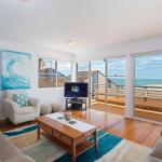 3 The Clippers 131 Soldiers Point Road Fabulous Waterfront Unit - New South Wales Tourism  0