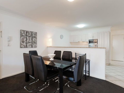1 SEASHELLS 21 23 MAGNUS STREET â€“ WIFI POOL LIFT & AIR CONDITIONING - New South Wales Tourism  5