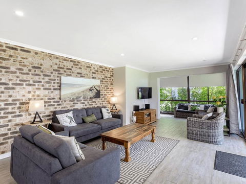 19 Bay Parklands 2 Gowrie Avenue Ground Floor Renovated Unit With Water Views & WIFI - New South Wales Tourism  1