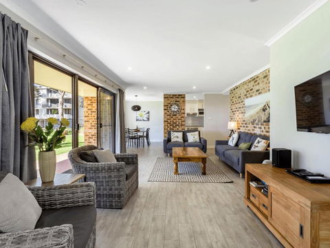 19 Bay Parklands 2 Gowrie Avenue Ground Floor Renovated Unit With Water Views & WIFI - New South Wales Tourism  5