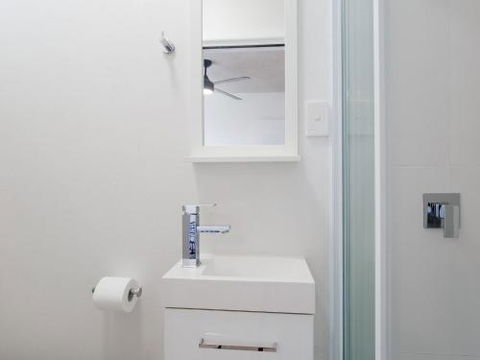 2 The Helm 22 Voyager Cl Stunning Waterfront Unit With Air Conditioning - New South Wales Tourism  4