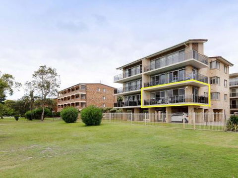 2 The Helm 22 Voyager Cl Stunning Waterfront Unit With Air Conditioning - New South Wales Tourism  2