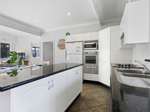 Rakali Cottage Lake Conjola - New South Wales Tourism  3