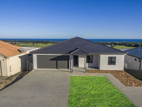 Sunset Horizon At Lady Bay 8 Huntingdale Drive - New South Wales Tourism  5