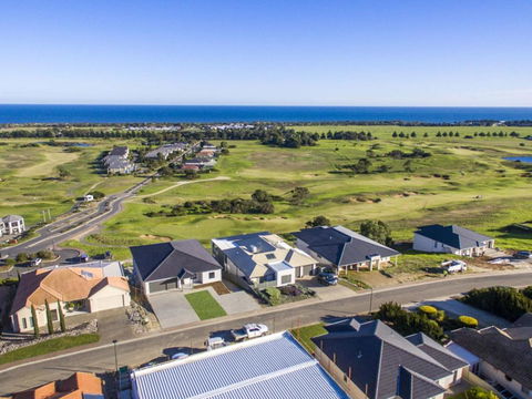 Sunset Horizon At Lady Bay 8 Huntingdale Drive - New South Wales Tourism  4