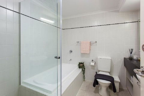 A Comfy 2BR Home Top Location FREE Parking - New South Wales Tourism  5