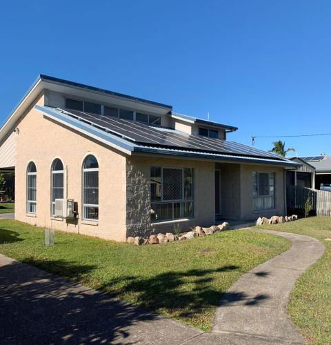 11 Anchovy Street Tin Can Bay Summer Haven Coastal Retreat - New South Wales Tourism  0