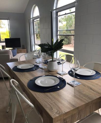 11 Anchovy Street Tin Can Bay Summer Haven Coastal Retreat - New South Wales Tourism  6