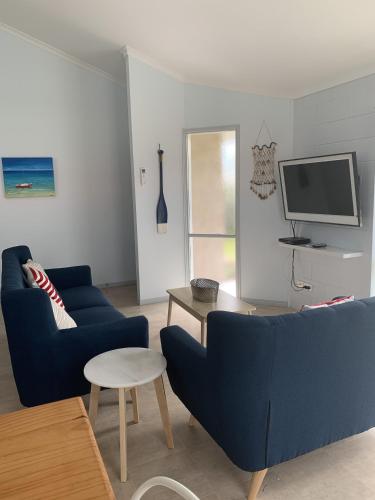 11 Anchovy Street Tin Can Bay Summer Haven Coastal Retreat - New South Wales Tourism  2