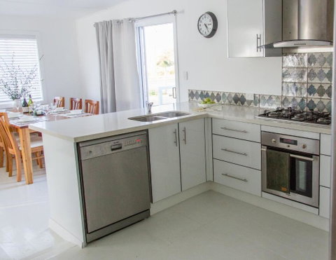 The Rested Guest 3 Bedroom Cottage West Wyalong - New South Wales Tourism  4