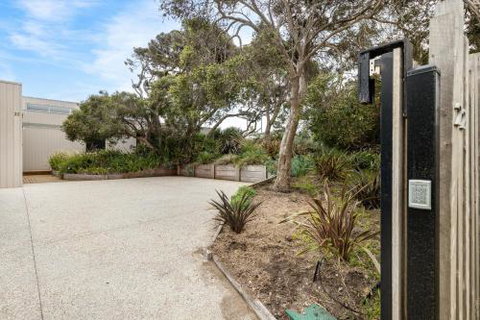 SeaSide Serenity: Tennis Court & Back Beach - New South Wales Tourism  5
