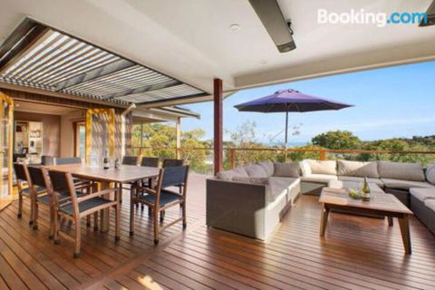 Acqua Vista Water View Fireplace Walk To Beach - New South Wales Tourism  6