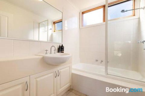 Acqua Vista Water View Fireplace Walk To Beach - New South Wales Tourism  1