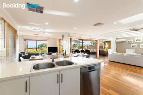 Acqua Vista Water View Fireplace Walk To Beach - New South Wales Tourism  2
