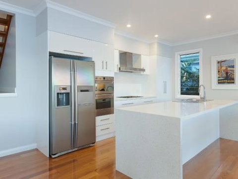 Absolute Waterfront Lakehouse Fishing Point Waterfront Pool Jetty - New South Wales Tourism  5