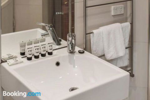 Heart Of Sandringham Apartment By Ready Set Host - New South Wales Tourism  6