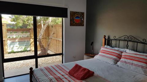 Red Ochre â€“ Large 1BR With Private Courtyard - New South Wales Tourism  5