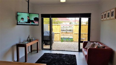 Red Ochre â€“ Large 1BR With Private Courtyard - New South Wales Tourism  1