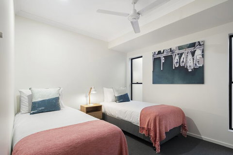 WHITSUNDAY Spacious & Comfortable Moments From Picturesque Boardwalk - New South Wales Tourism  2