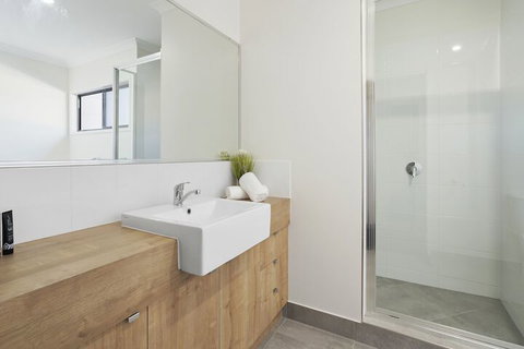WHITSUNDAY Spacious & Comfortable Moments From Picturesque Boardwalk - New South Wales Tourism  3