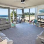 At The Beach Kiama Surf Beach At Your Doorstep - New South Wales Tourism  0