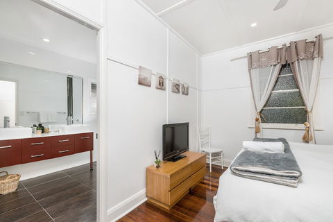 A PERFECT STAY - Aaloka Bay - New South Wales Tourism  6