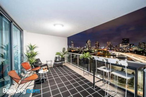 3br Stylish Apt CBD River & City Views SpaSaunaPoolWIFINetflix - New South Wales Tourism  0