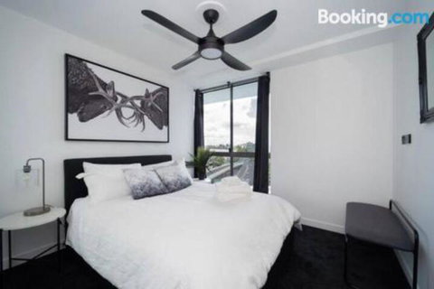3br Stylish Apt CBD River & City Views SpaSaunaPoolWIFINetflix - New South Wales Tourism  5