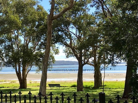 Spacious Townhouse Complete With Floating Mooring! - New South Wales Tourism  2