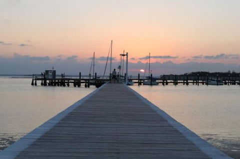 Spacious Townhouse Complete With Floating Mooring! - New South Wales Tourism  4