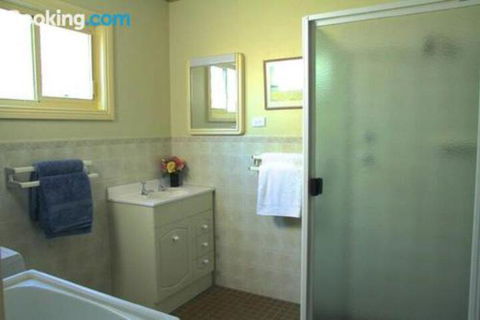 Schoolhouse Cottage American River - New South Wales Tourism  5