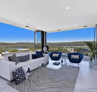 Stylish Penthouse with Views  Jacuzzi - New South Wales Tourism 