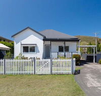 Escape to the Cottage 68 Tomaree Rd boat parking  WIFI - New South Wales Tourism 