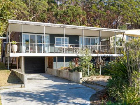Palmwood At Hyams Beach 4pm Check Out Sundays - New South Wales Tourism  0