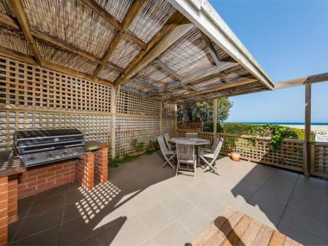 THE BEACH HOUSE Gerroa 4pm Check Out Sundays - New South Wales Tourism  1