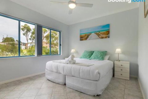 Villa San Gabriel Vincentia Sleeps 14 4pm Check Out Sundays - New South Wales Tourism  5