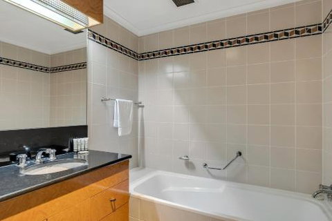DREAM HARBOUR VIEW 2 BRM / GYM POOL & PARKING - New South Wales Tourism  1