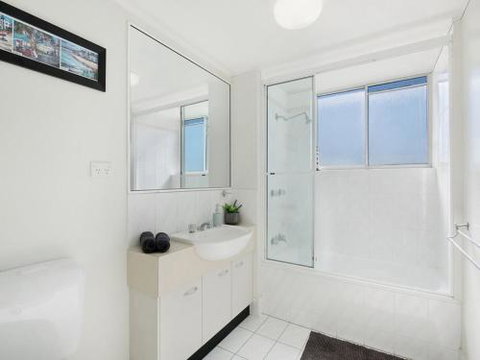 Unit 3 Casand Chase Kings Beach - New South Wales Tourism  5