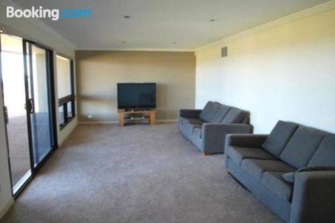 Eagles Nest - New South Wales Tourism  1