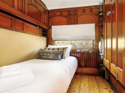 THE ANGAS CARRIAGE Alpine Southern Highlands 4pm Check Out On Sundays - New South Wales Tourism  4