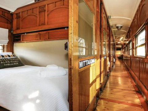 THE ANGAS CARRIAGE Alpine Southern Highlands 4pm Check Out On Sundays - New South Wales Tourism  2
