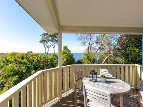 Hyams Seaside Apartment 4pm Check Out Sundays - New South Wales Tourism  0