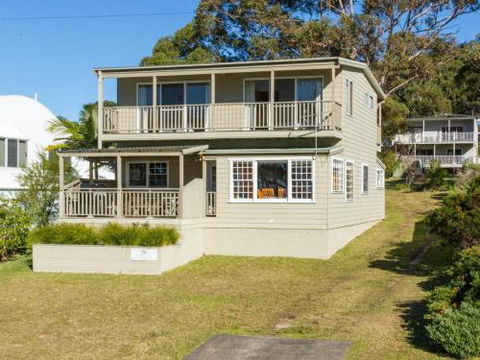 Rowse House Hyams Beach 4pm Check Out Sundays - New South Wales Tourism  0