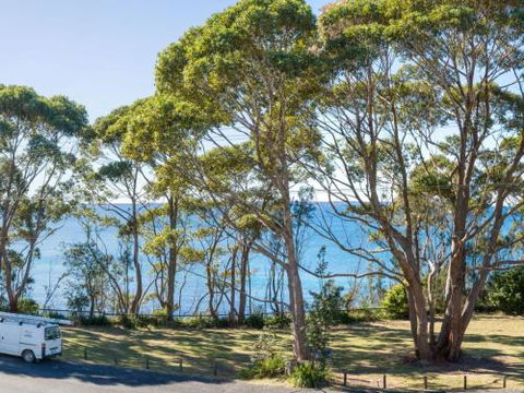 Rowse House Hyams Beach 4pm Check Out Sundays - New South Wales Tourism  5