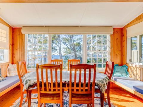 Rowse House Hyams Beach 4pm Check Out Sundays - New South Wales Tourism  1