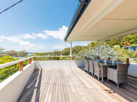 Unwind At Hyams Beach 4pm Check Out Sundays - New South Wales Tourism  0